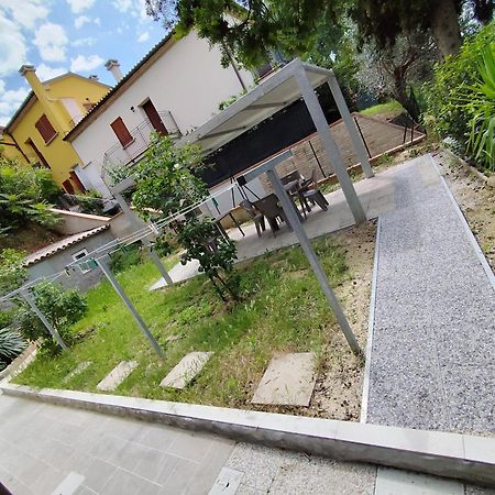 Villa Paoletti, Appartamento Confortevole Nel Cuore Di Gradara Luaran gambar