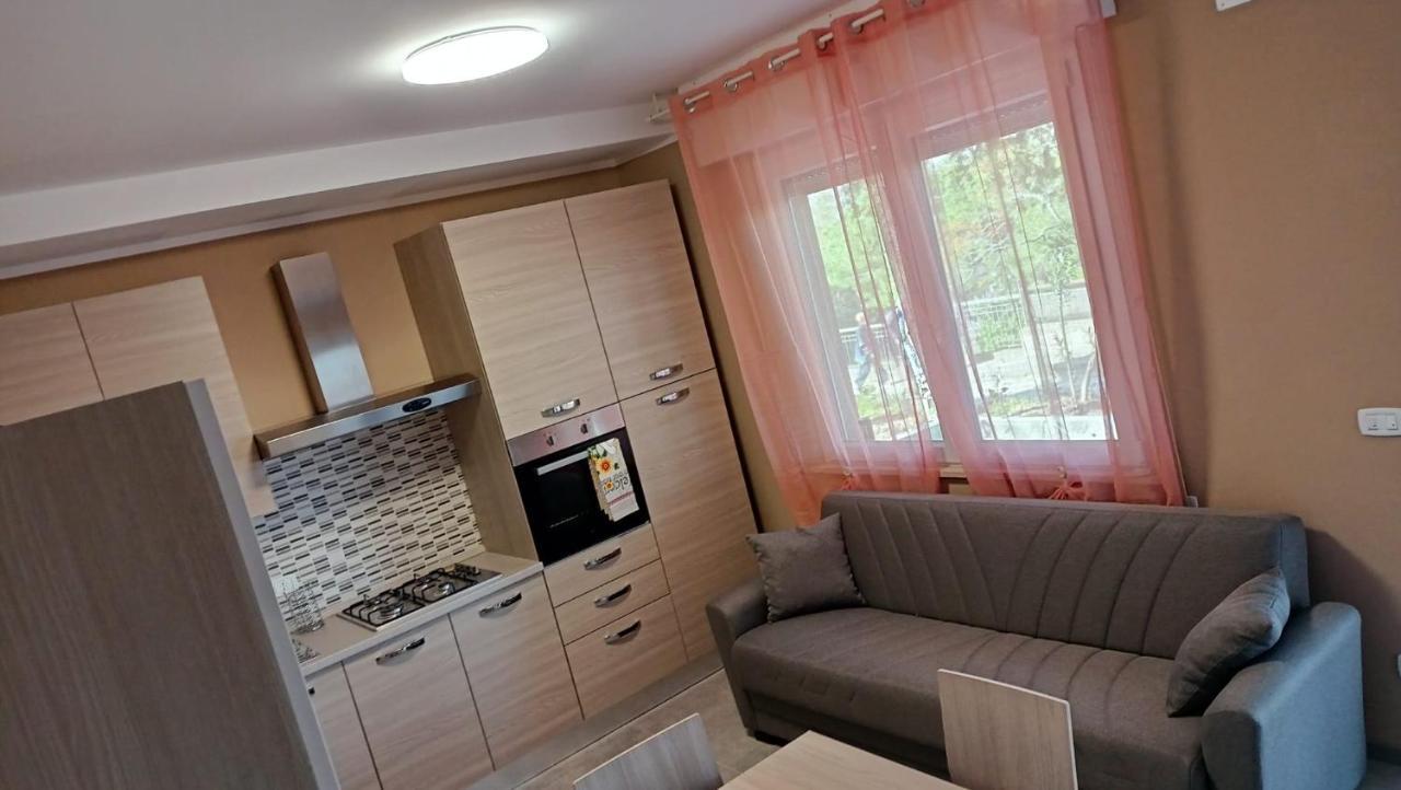 Villa Paoletti, Appartamento Confortevole Nel Cuore Di Gradara Luaran gambar